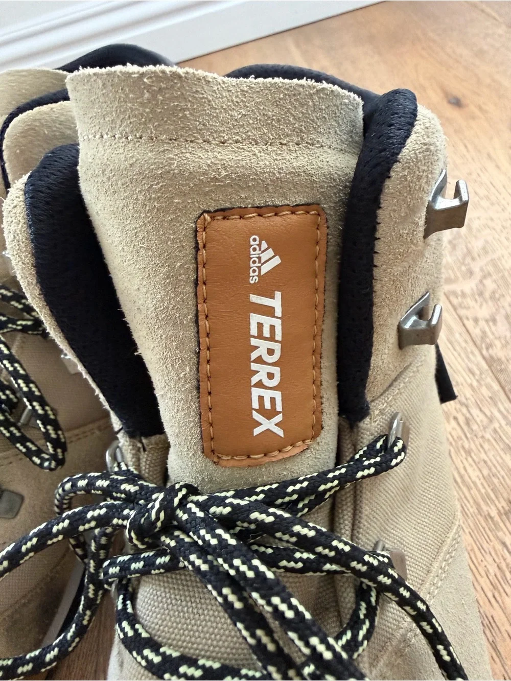 adidas Terrex Snowpitch COLD.RDY Boots Mens 10 Beige Suede Hiking FZ3377